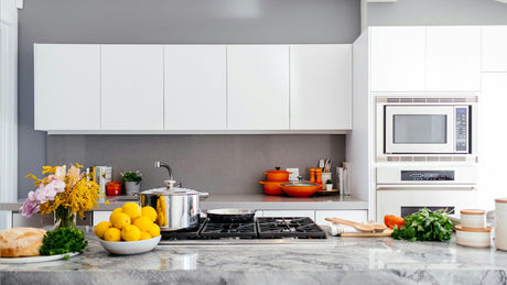 Pimp your kitchen: Schrankauszüge, Besteckeinsätze und Spritzschutz